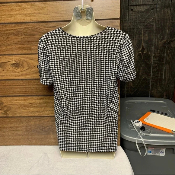 Como Black houndstooth top size small cute silver buttons on sleeves - Picture 3 of 8